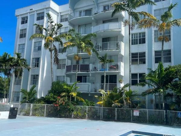 492 NW 165th St Rd , Unit C-512, Miami, FL 33169