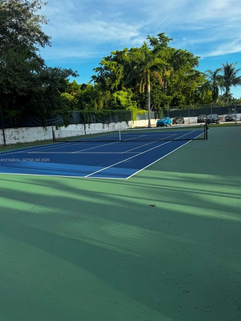 492 NW 165th St Rd , Unit C-512, Miami, FL 33169 Photo