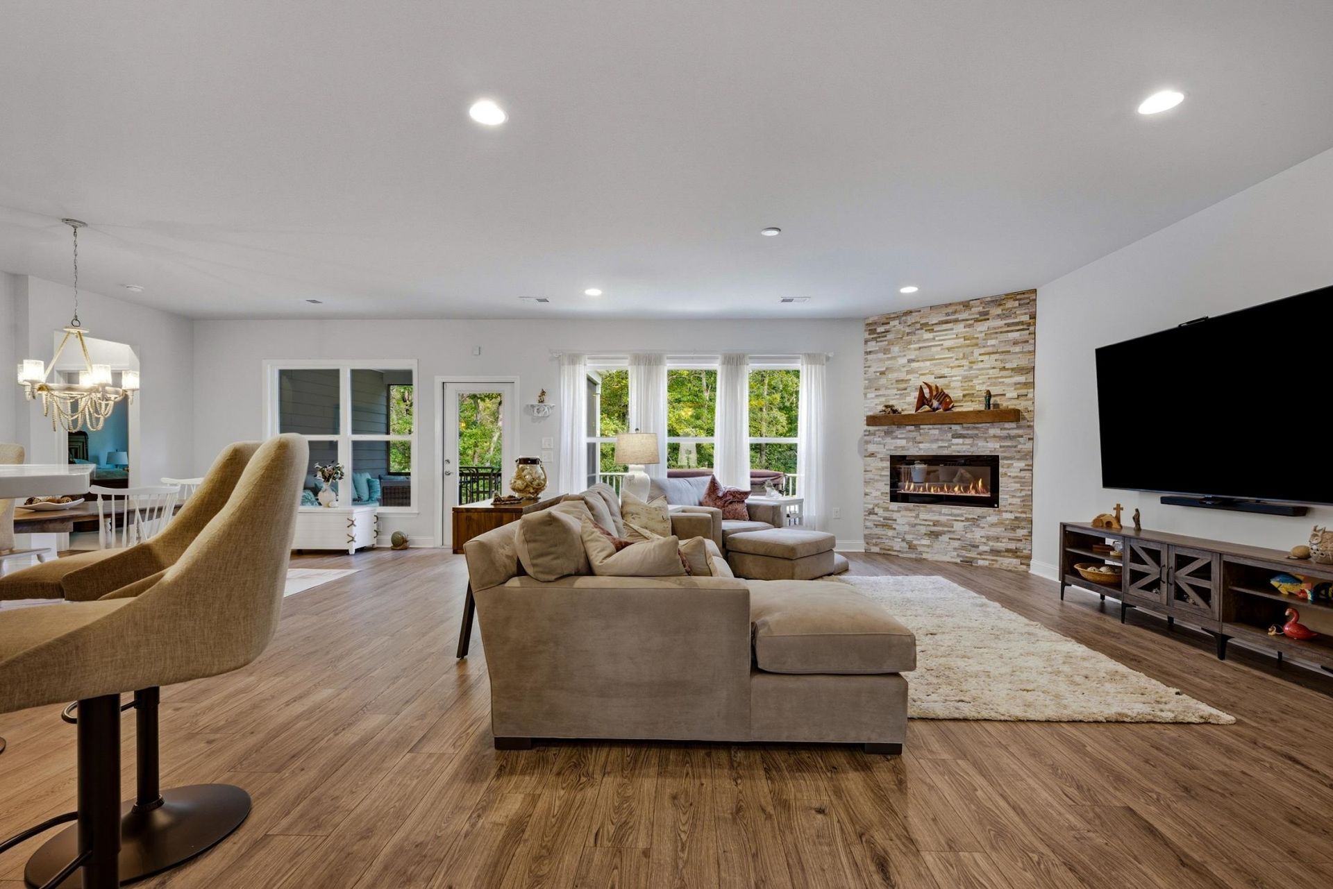 650 Mccown Dr. Photo 4