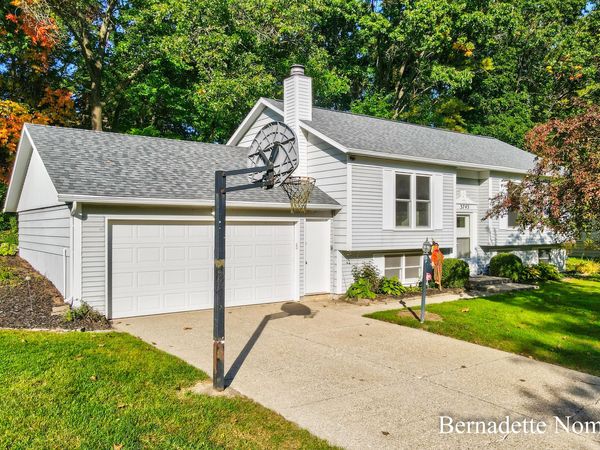 3745 Algansee Drive NE, Grand Rapids, MI 49525