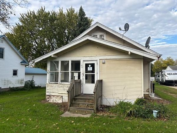 109 N 12th Street , Estherville, IA 51334