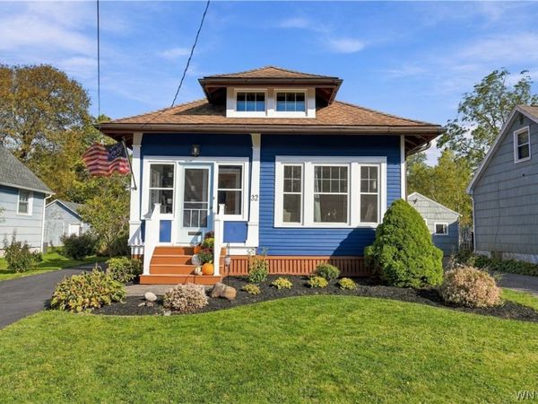 32 Lombardy St, Lancaster, NY 14086