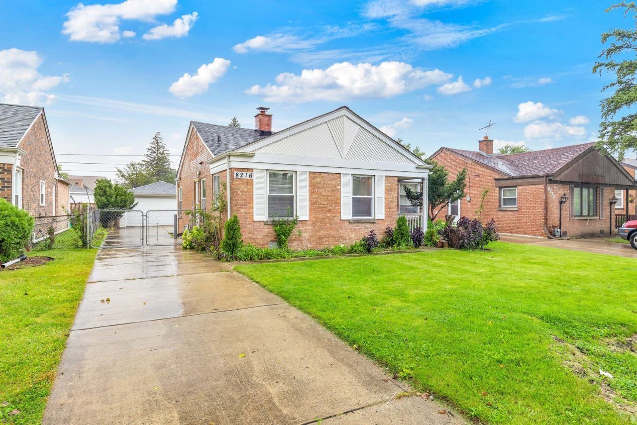 8216 N Caldwell Avenue, Niles, IL 60714 Main Photo