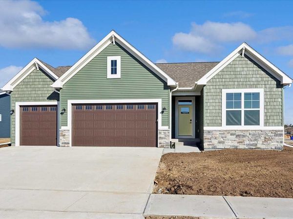 1010 Linden Ln, Ely, IA 52227