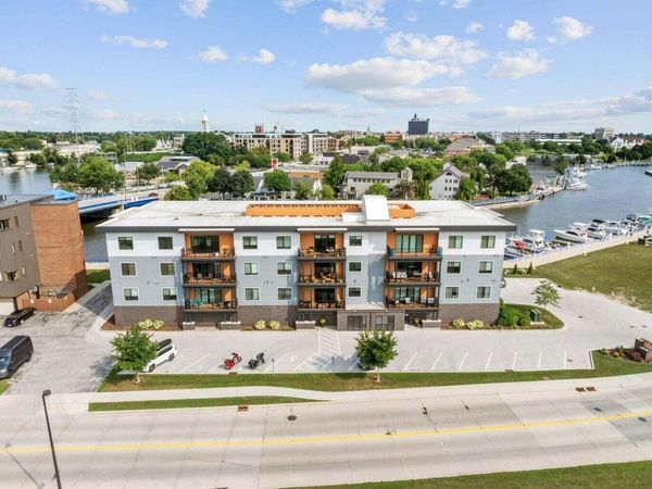 750 S Pier Dr, Unit 7, Sheboygan, WI 53081