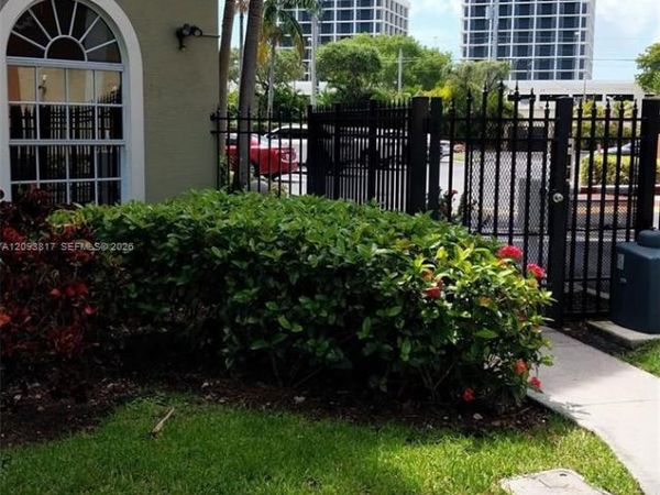 1640 Presidential Way , Unit 103, West Palm Beach, FL 33401