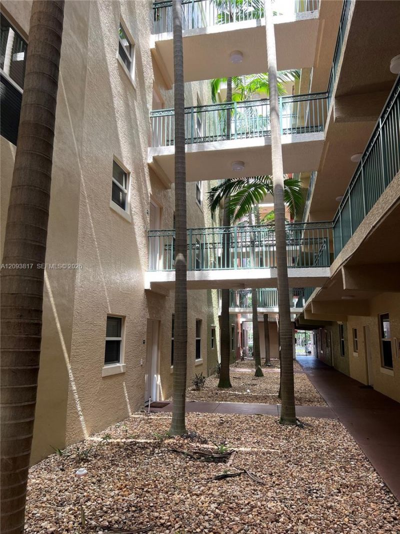 1640 Presidential Way , Unit 103, West Palm Beach, FL 33401 Photo