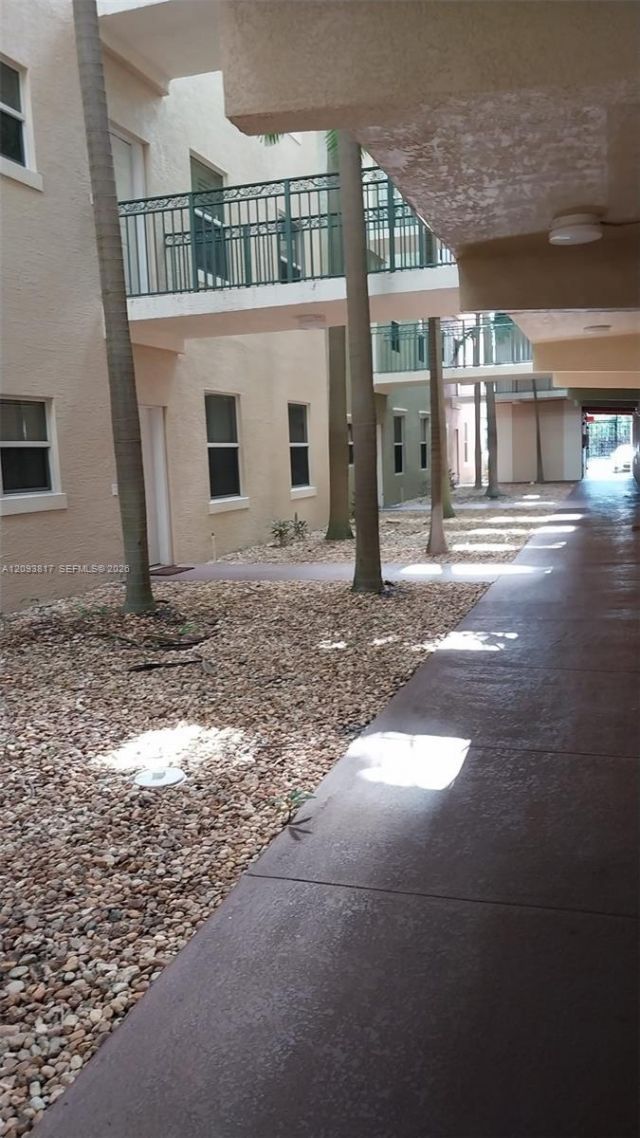 1640 Presidential Way , Unit 103, West Palm Beach, FL 33401 Photo