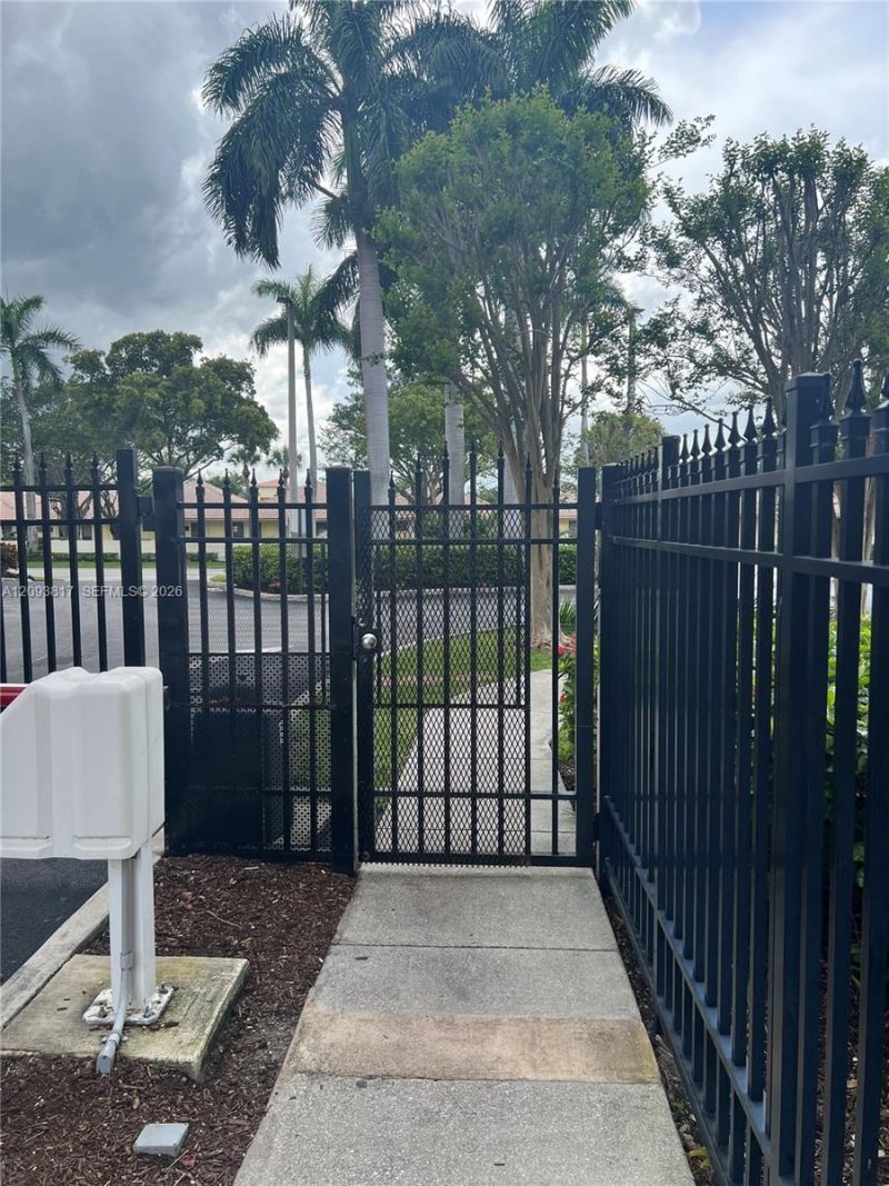 1640 Presidential Way , Unit 103, West Palm Beach, FL 33401 Photo