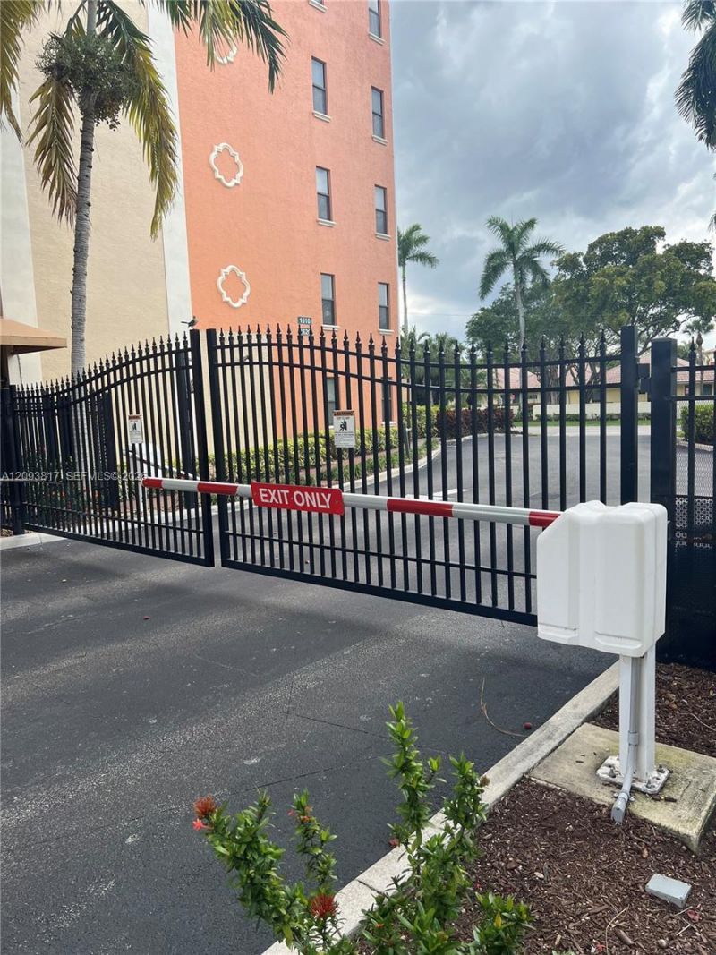 1640 Presidential Way , Unit 103, West Palm Beach, FL 33401 Photo