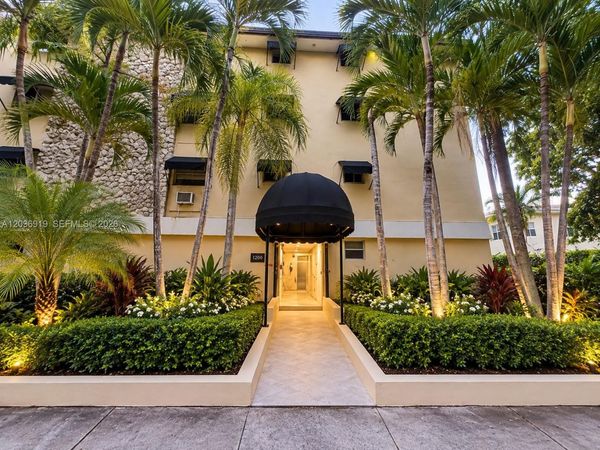 427 Santander Ave , Unit 305, Coral Gables, FL 33134