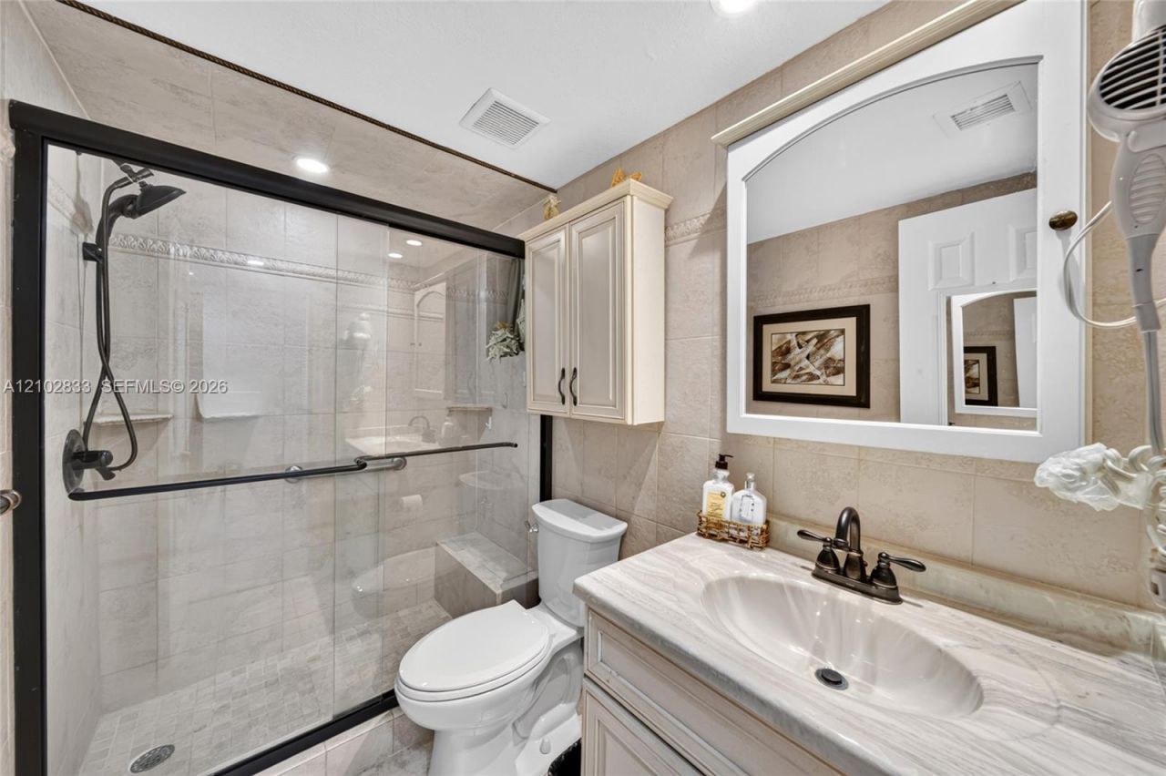 3127 S Ocean Dr, Unit 121, Hallandale Beach, FL 33009 Photo