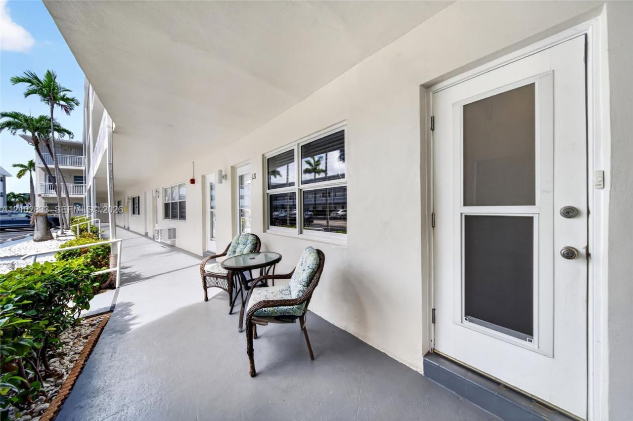 3127 S Ocean Dr, Unit 121, Hallandale Beach, FL 33009 Photo