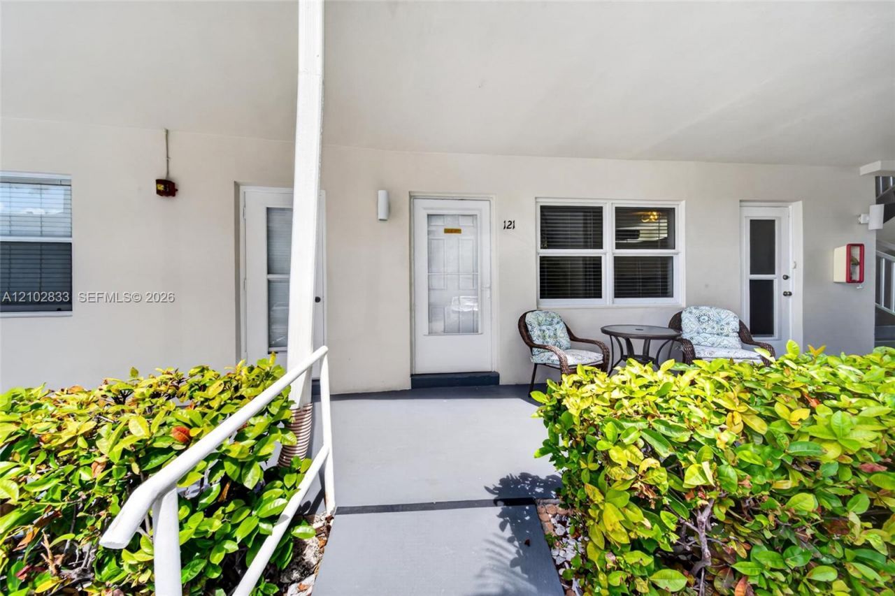 3127 S Ocean Dr, Unit 121, Hallandale Beach, FL 33009 Photo