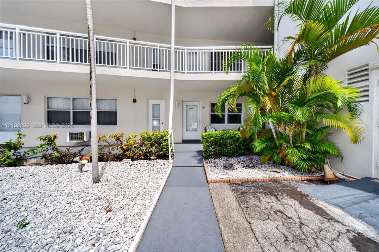 3127 S Ocean Dr, Unit 121, Hallandale Beach, FL 33009 Photo