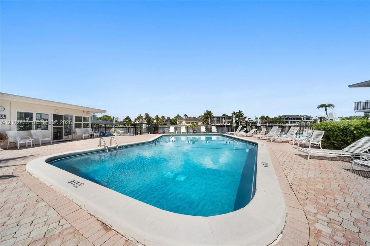 3127 S Ocean Dr, Unit 121, Hallandale Beach, FL 33009 Photo