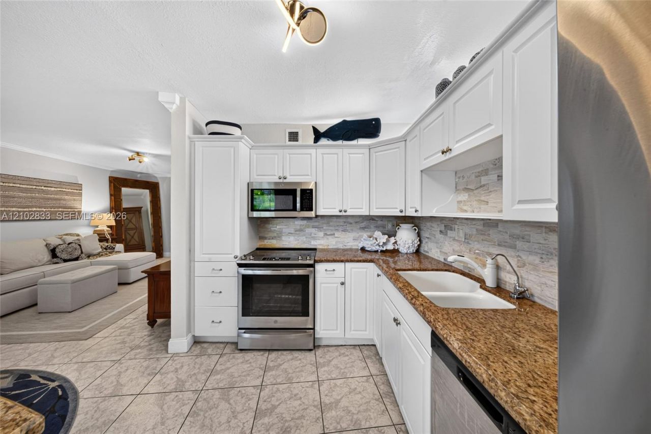 3127 S Ocean Dr, Unit 121, Hallandale Beach, FL 33009 Photo