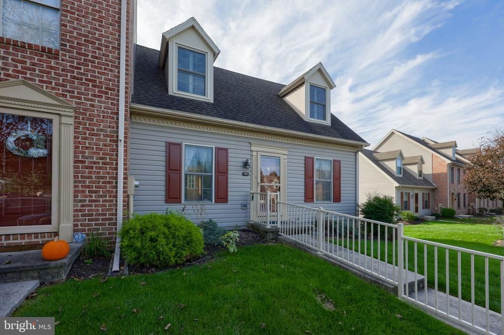 156 CROWN POINTE DRIVE , YORK, PA 17402