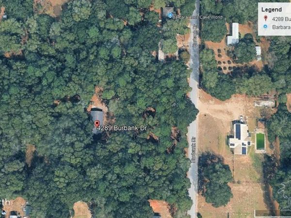 4289 Burbank Dr, Milton, FL 32583
