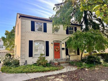 20680 Vernier Circle, Grosse Pointe Woods, Mi 48236