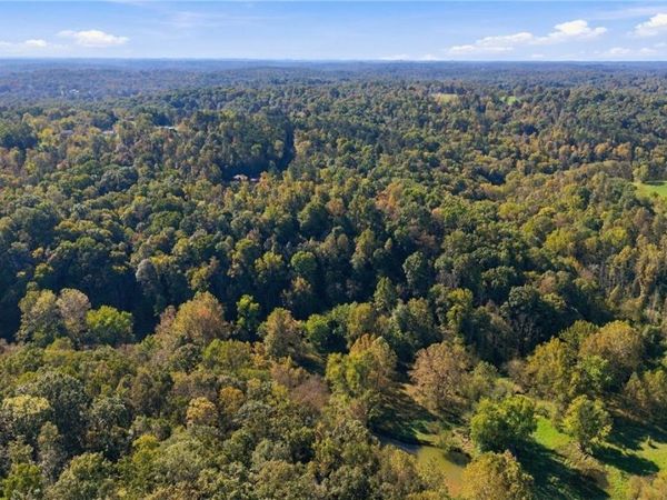 1249 Twin Bridge Road, Little Hocking, OH 45742