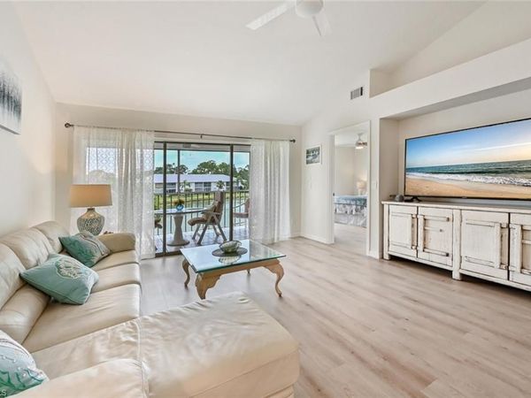 515 Gabriel CIR , Unit 10, NAPLES, FL 34104