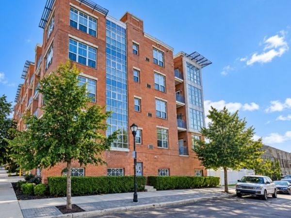 3 Greenwich Dr, Jersey, NJ 07305