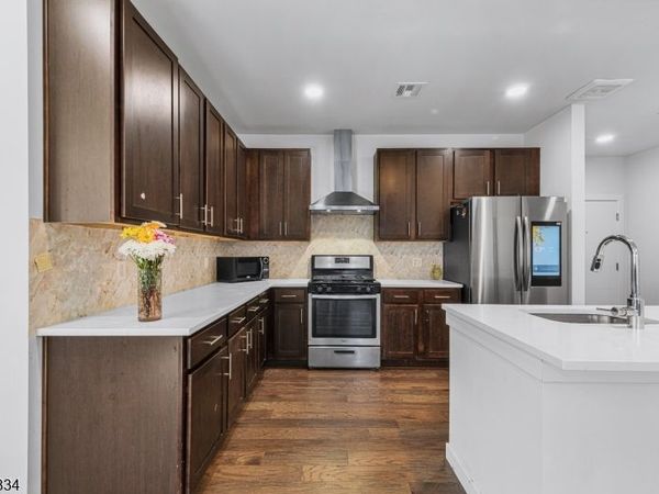 724 Lorhan Dr, Piscataway, NJ 08854