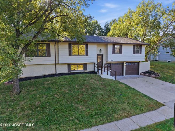 3000 GREENBRIAR DRIVE, Columbia, MO 65203