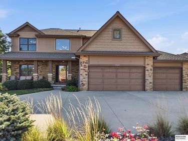 17643 Prestwick Avenue, Omaha, NE 68136