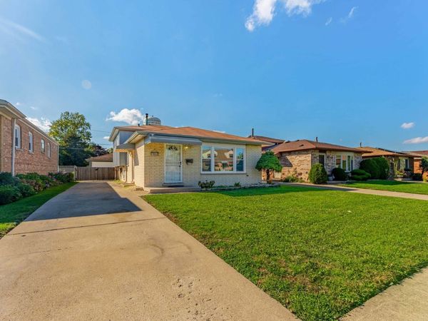 7832 Lamon Avenue , Burbank, IL 60459