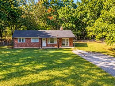 2097 Shula, Hurt, VA 24563