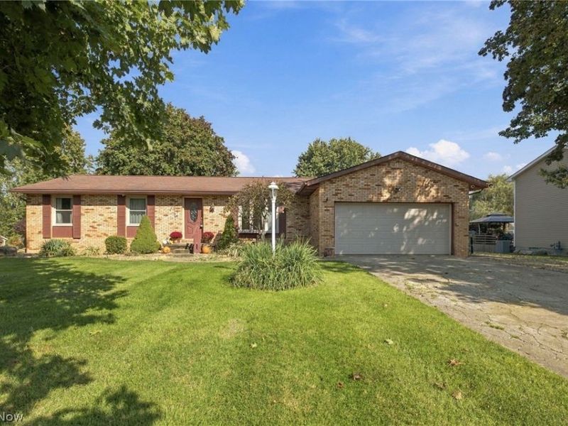 3821 Apache Street NW, Uniontown, OH 44685 Photo 1