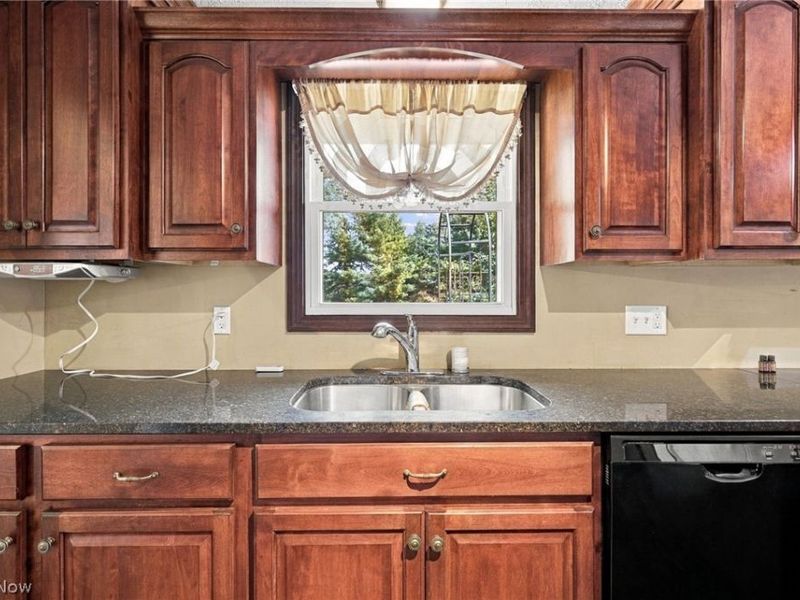 3821 Apache Street NW, Uniontown, OH 44685 Photo 3