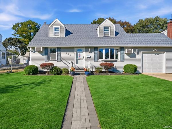 305 W Nicholai Street , Hicksville, NY 11801