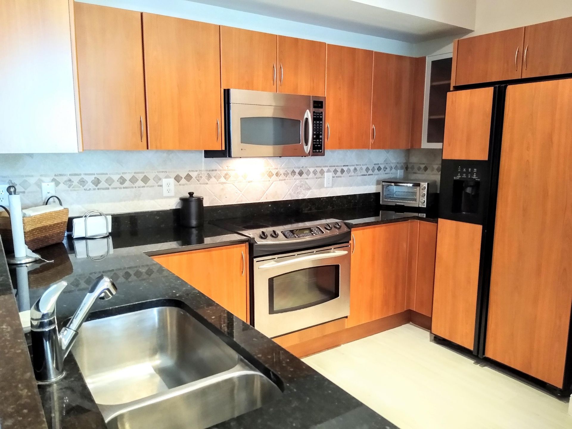 806 E Windward Way, Unit 410, Lantana, FL 33462 Photo