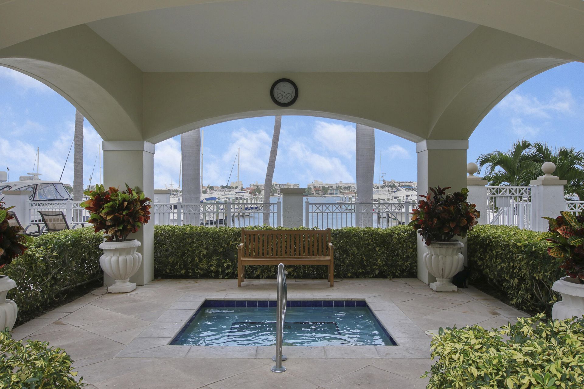 806 E Windward Way, Unit 410, Lantana, FL 33462 Photo