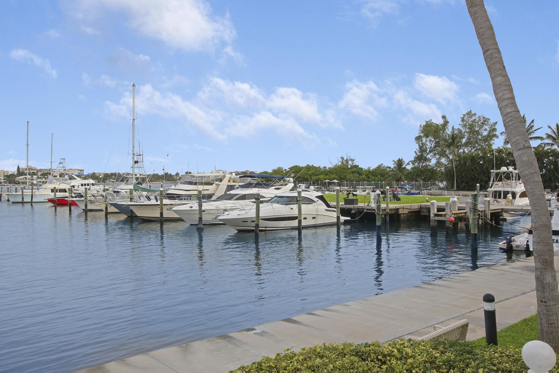 806 E Windward Way, Unit 410, Lantana, FL 33462 Photo