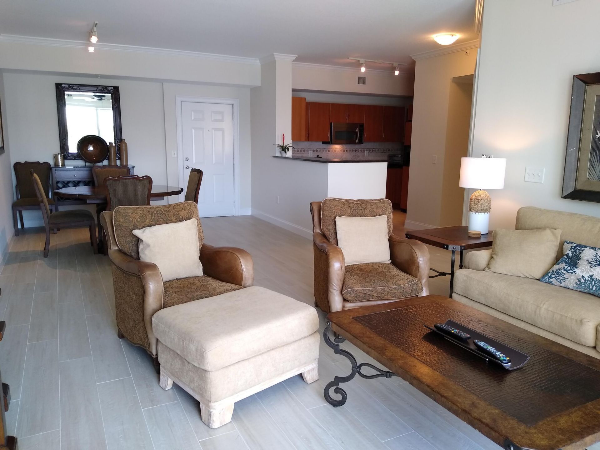 806 E Windward Way, Unit 410, Lantana, FL 33462 Photo