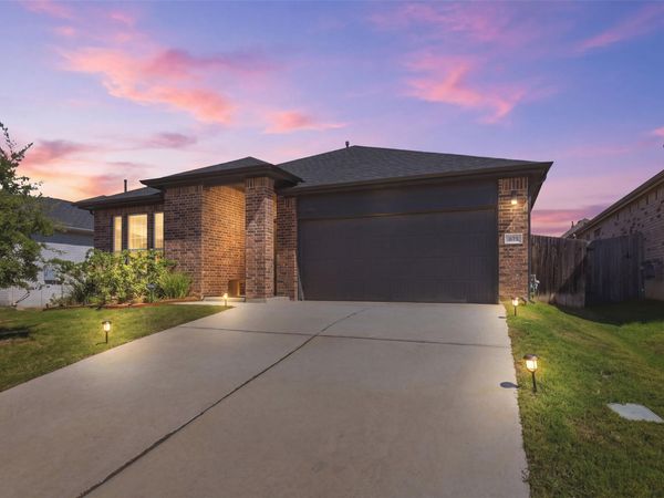 333 Diamondleaf DR, Buda, TX 78610