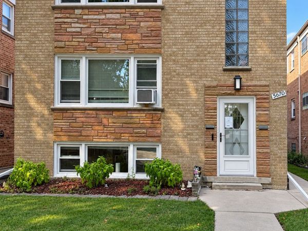 5670 W Higgins Avenue, Unit 2, Chicago, IL 60630
