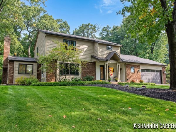 3275 Pinoak Court SE, Grand Rapids, MI 49546
