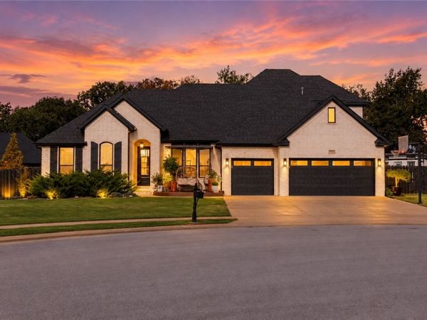 819 Malbec Road , Tontitown, AR 72762
