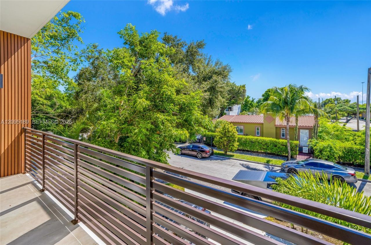 569 NW 44th St , Miami, FL 33127 Photo