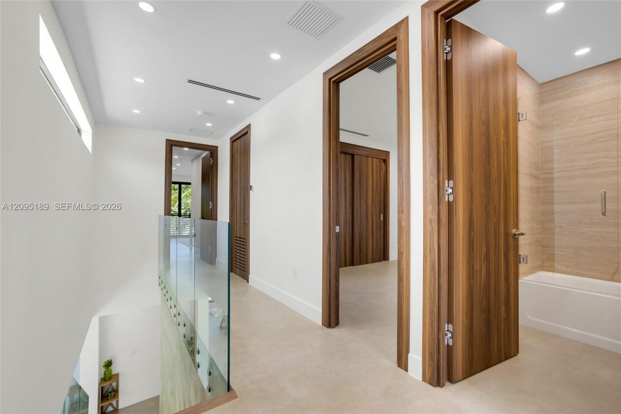 569 NW 44th St , Miami, FL 33127 Photo