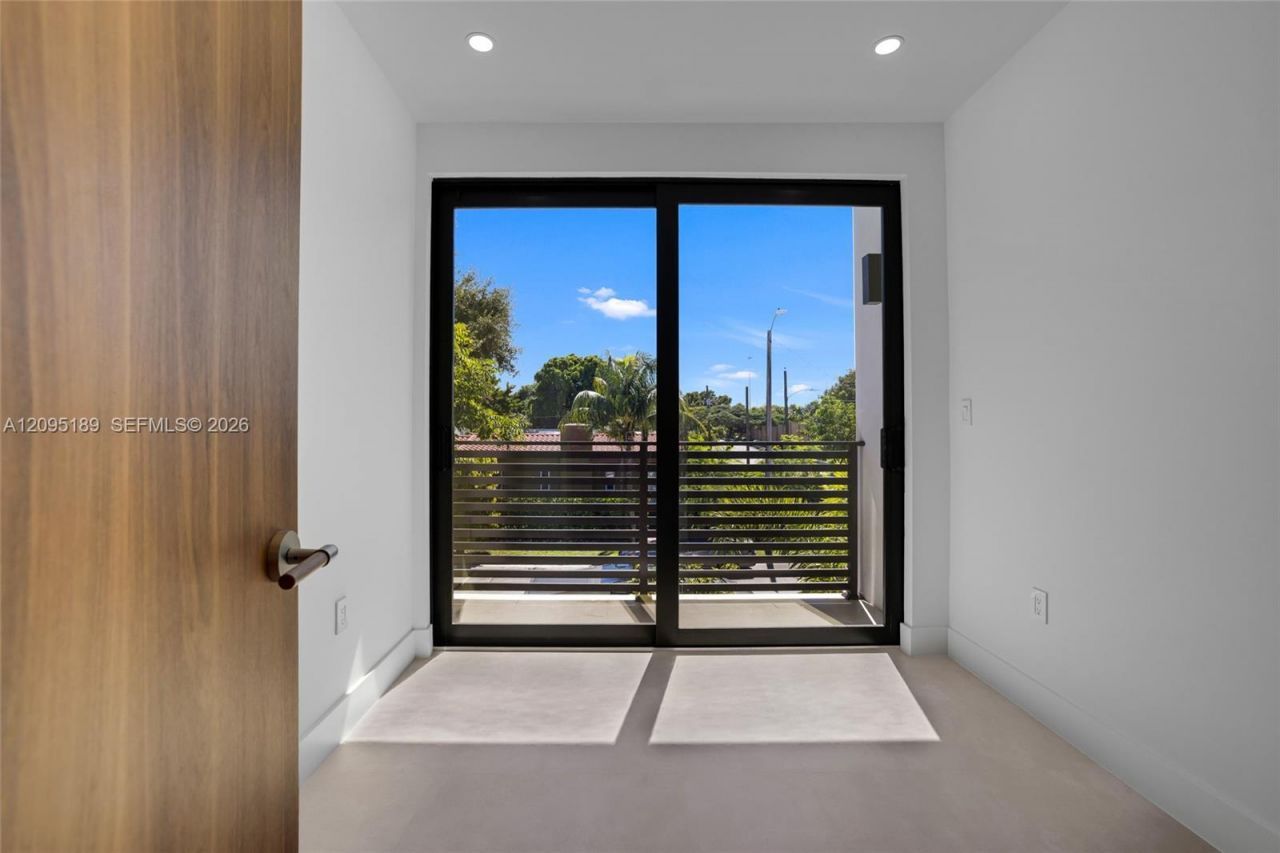 569 NW 44th St , Miami, FL 33127 Photo