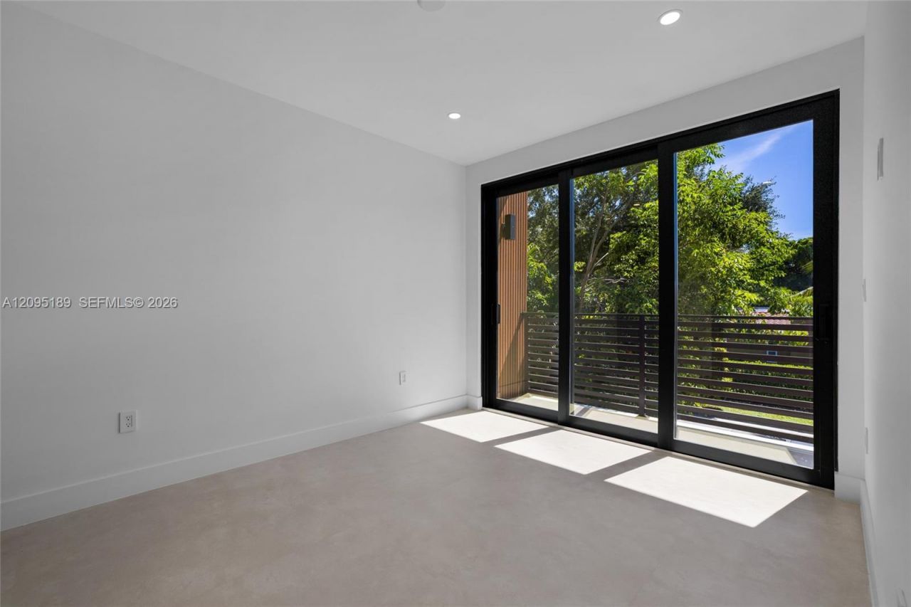 569 NW 44th St , Miami, FL 33127 Photo