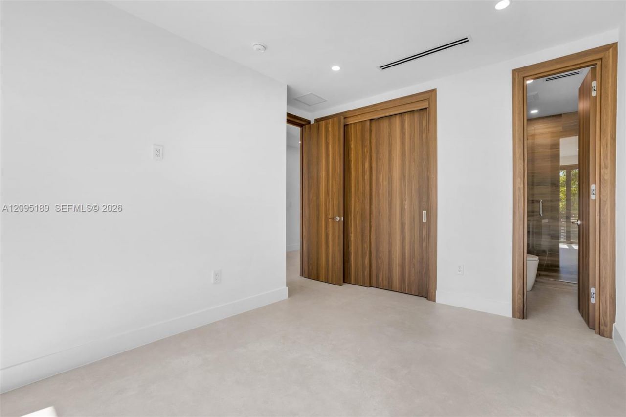 569 NW 44th St , Miami, FL 33127 Photo