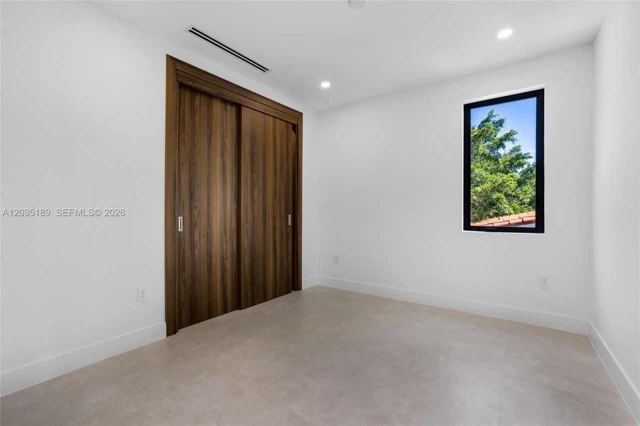 569 NW 44th St , Miami, FL 33127 Photo