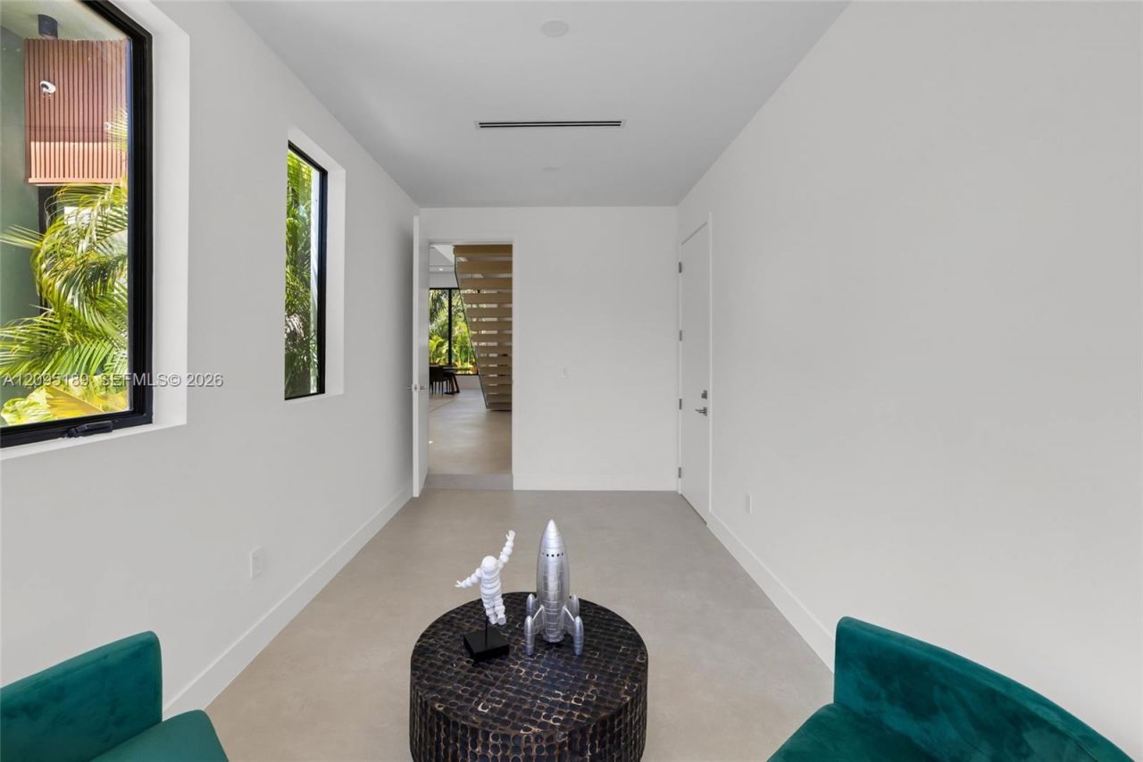 569 NW 44th St , Miami, FL 33127 Photo